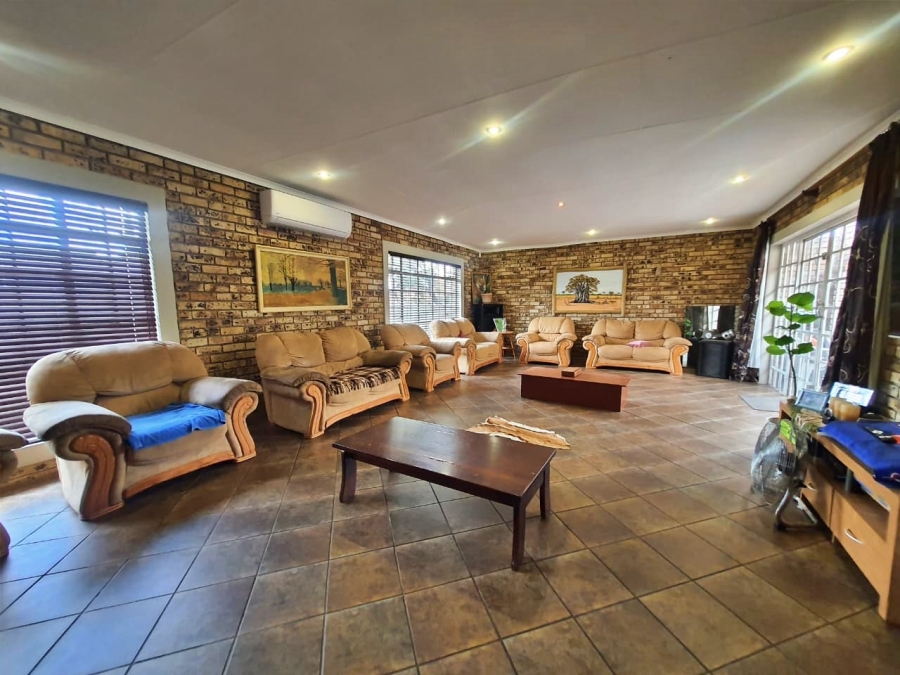 4 Bedroom Property for Sale in Miederpark North West